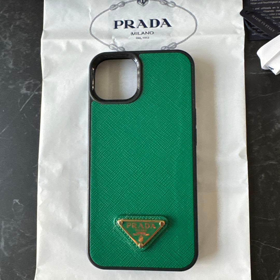 PRADA グリーン レザーiPhone13用ケース