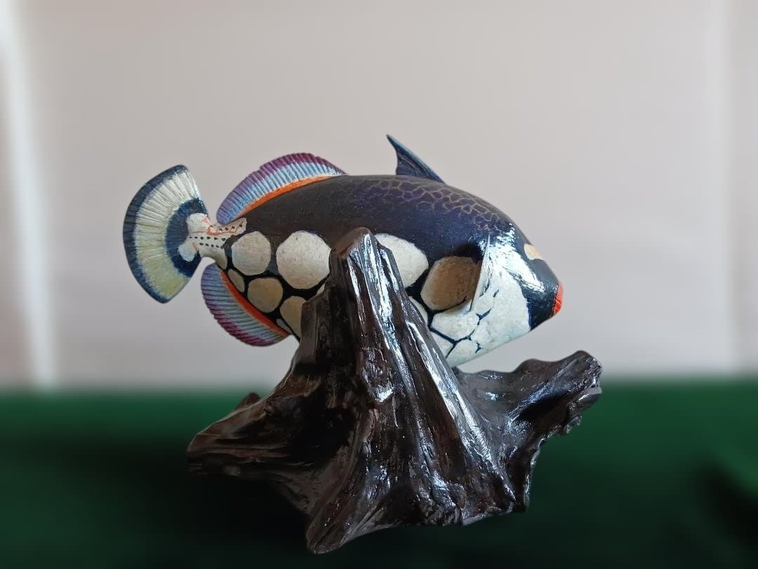 木彫魚※カラフルなモンガラカワハギ