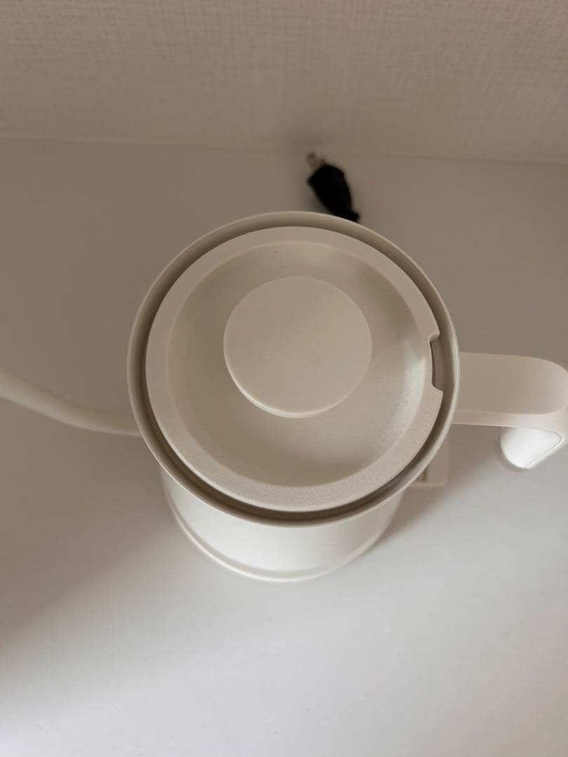 バルミューダ ケトル　ホワイト