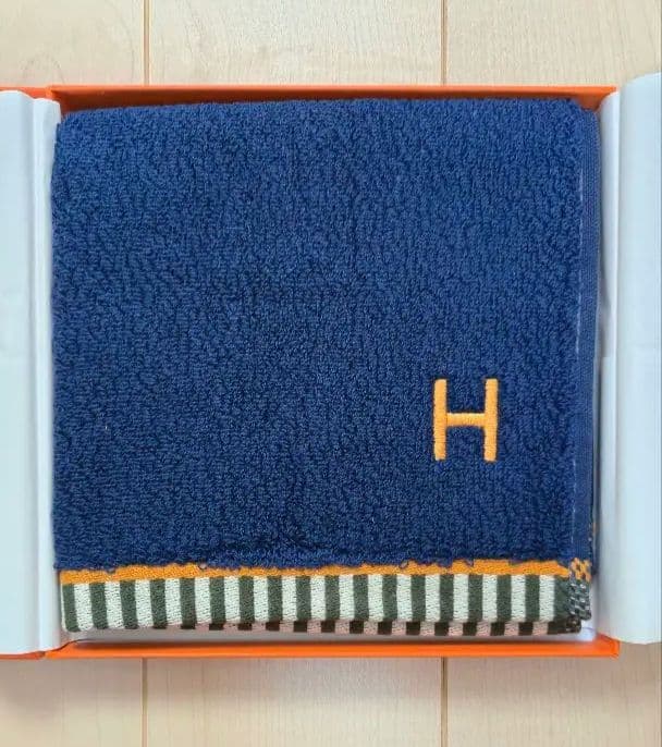 HERMES エルメス カレ・タオル 《ヴィス・ヴェルサ》