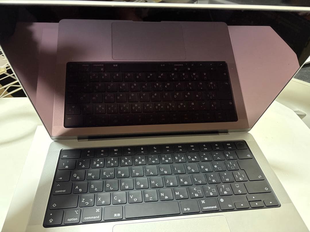 【極美品】MacBook Pro M2チップ 2024 1T SSD