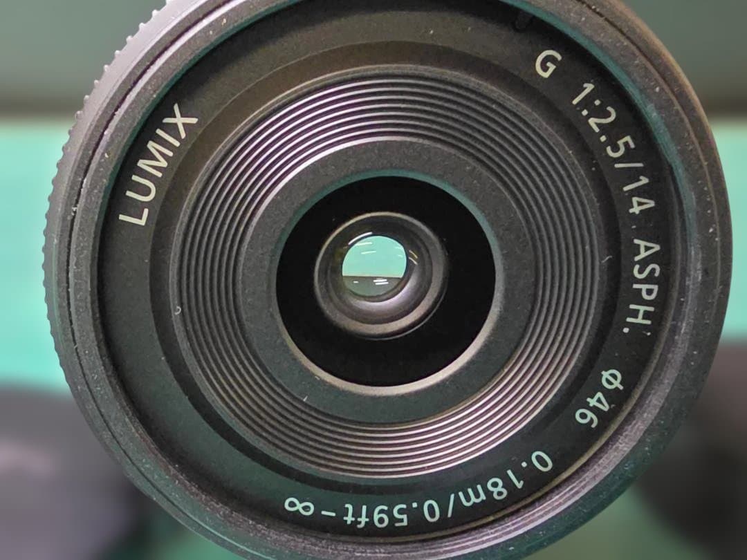 Panasonic Lumix 14mm F2.5 H-H014 M43レンズ