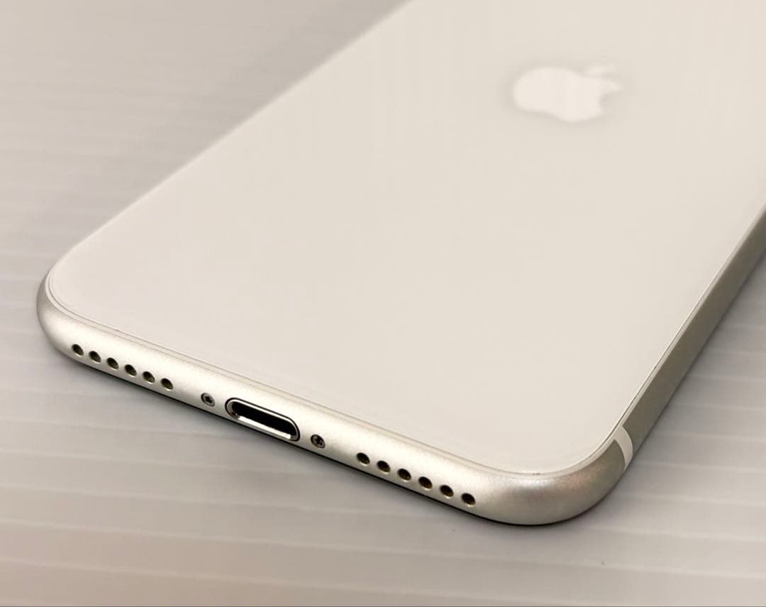 iPhone SE2 ホワイト64GB SIMフリー 美品
