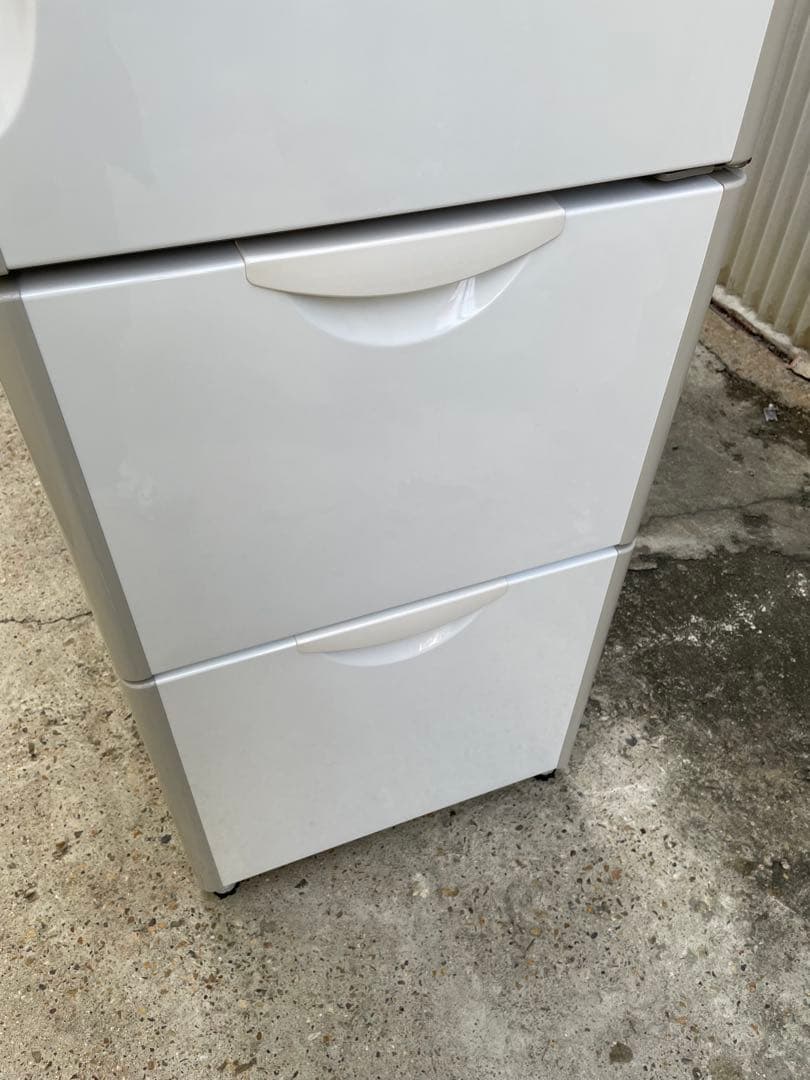 近隣配達可能　割と綺麗　HITACHI 300L 3ドア冷蔵庫　R-S30YMV