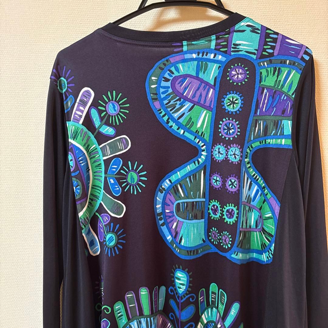 【未使用に近い】✨トクコプルミエヴォル✨黒地に幾何学模様の素敵な長袖チュニック❣️