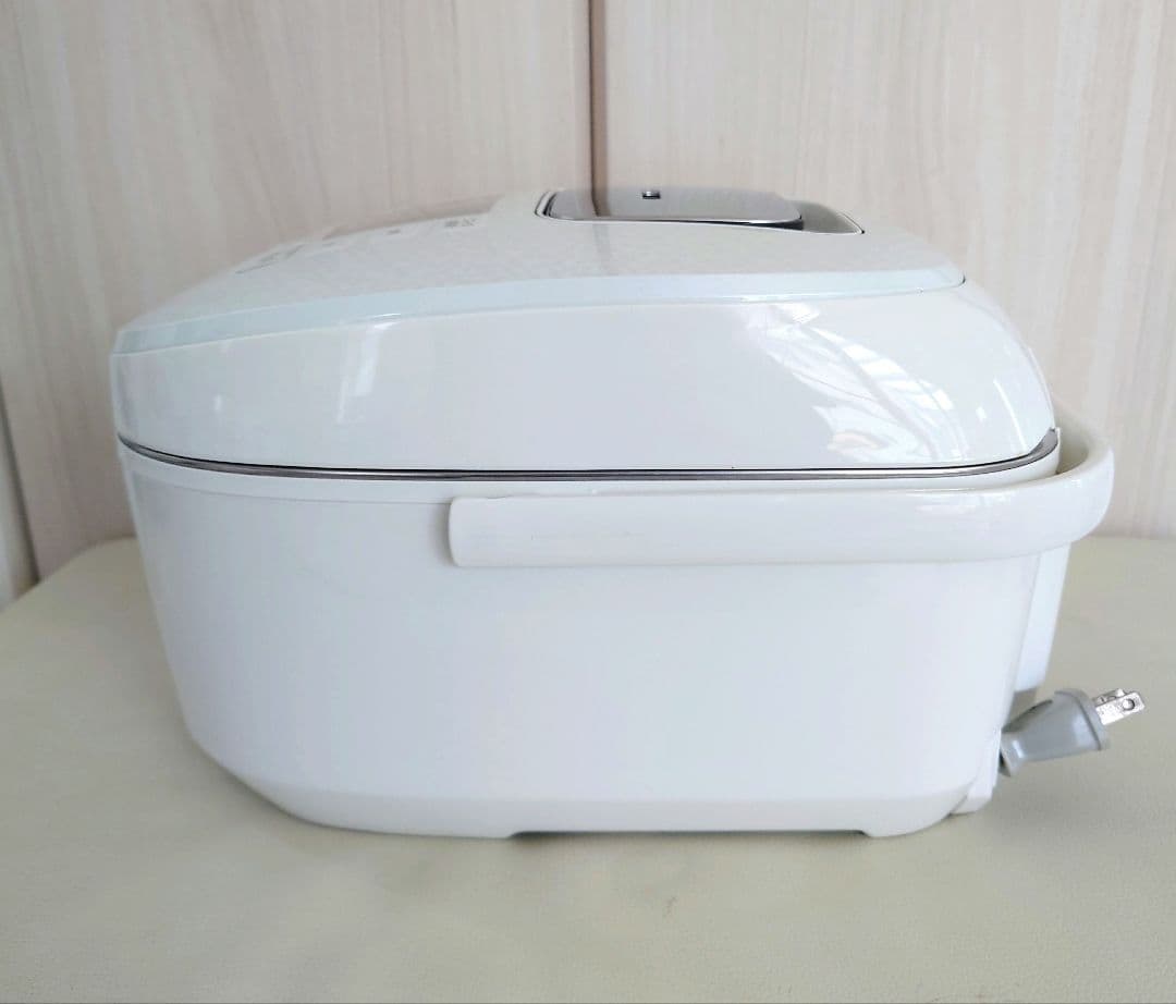 パナソニック IHジャー炊飯器　5.5合炊き SR-HB109 ダイヤモンド銅釜