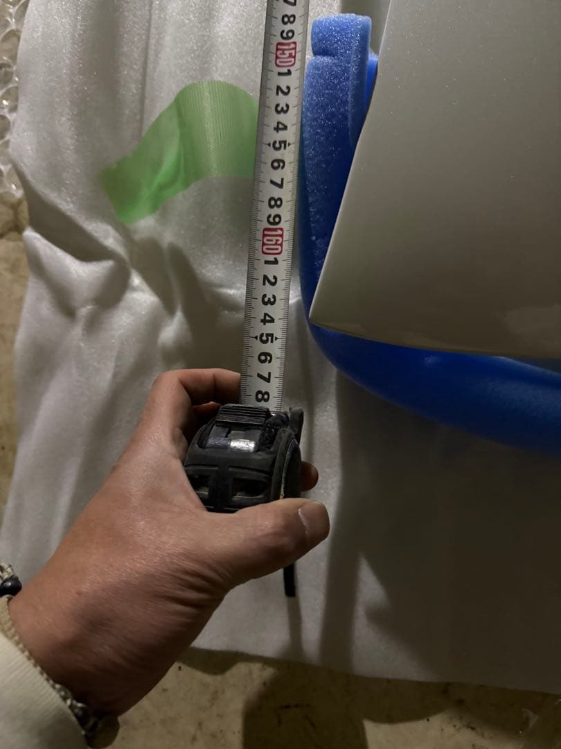 ハイエースワゴン　バッドフェイスボンネット