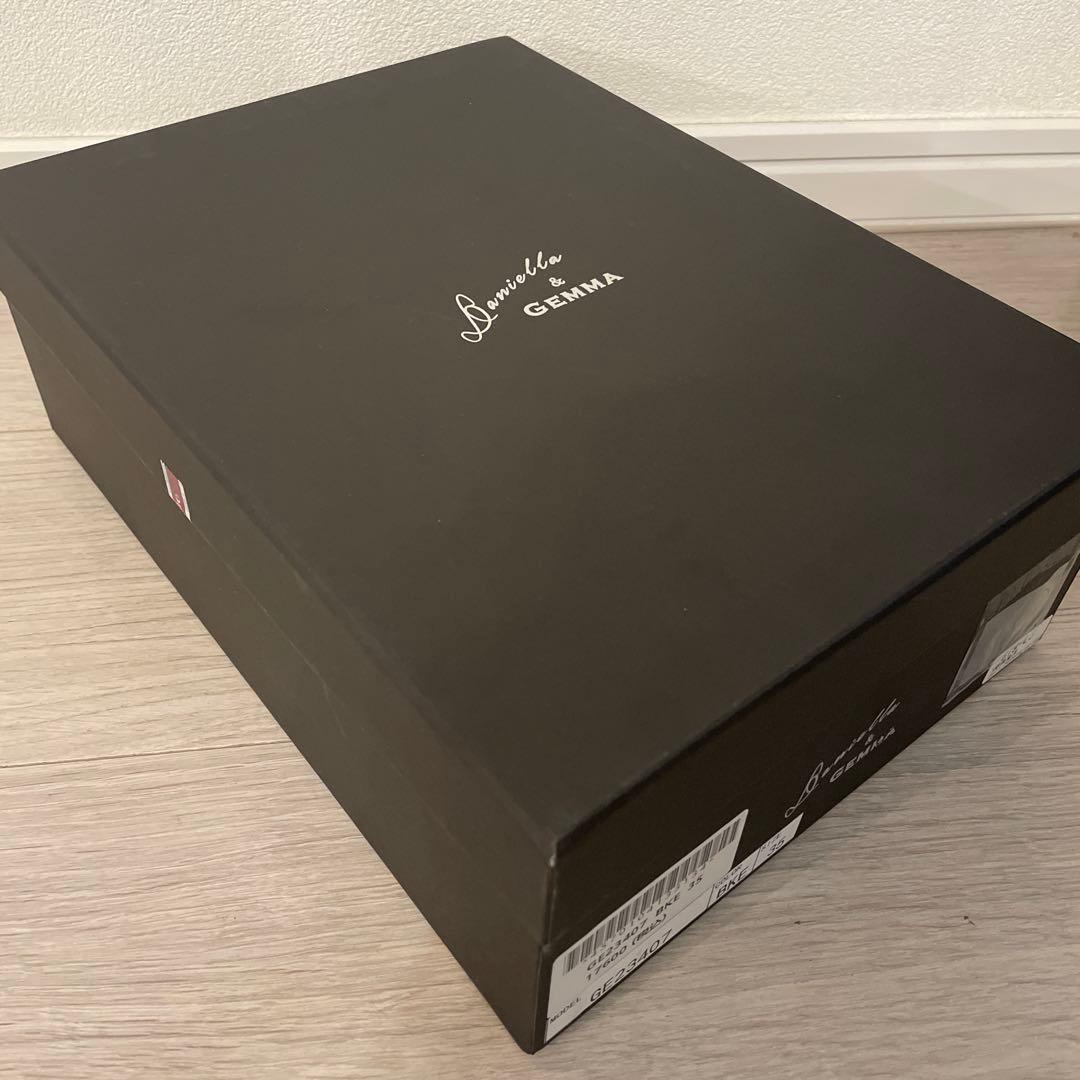 GEMMA LINN ブラックエナメルローファー