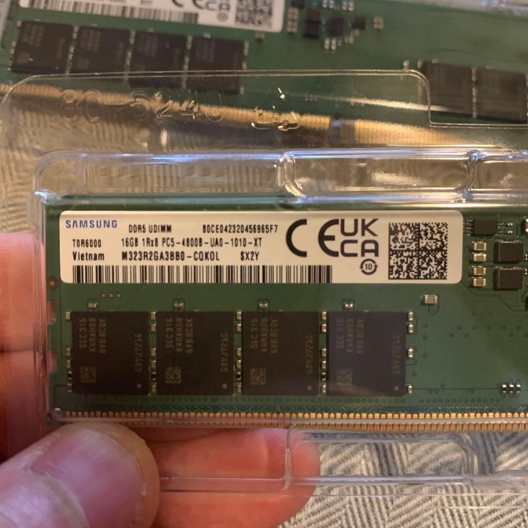 Samsung 16GB x2 DDR5 メモリー　合計32GB