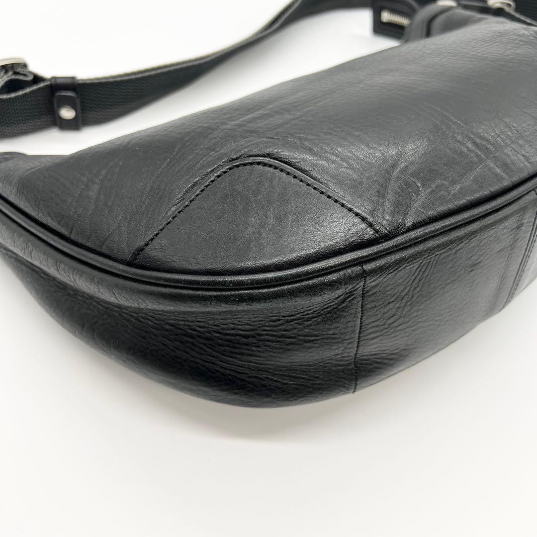 美品✨アニアリ　ボディバッグ　ハーフムーン　レザー　ブラック　バルケッタ　迷彩