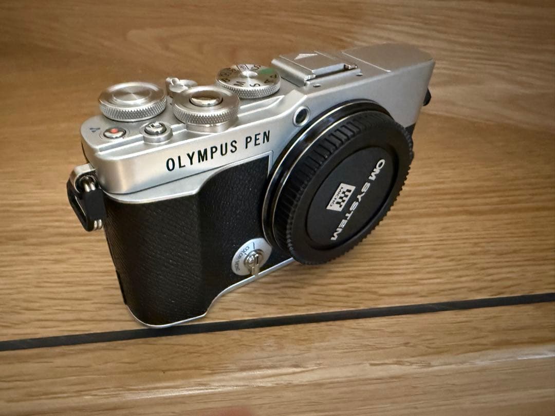 OLYMPUS PEN E-P7 ダブルズーム 美品 外箱保証書付