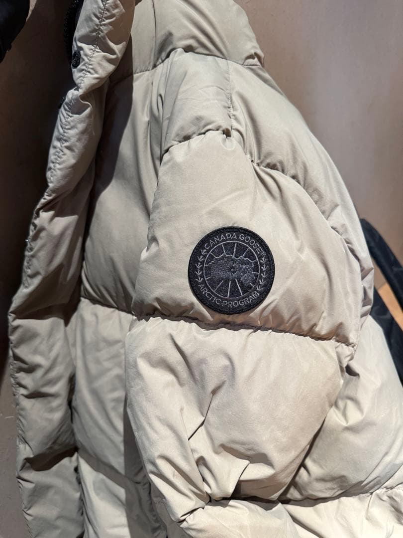 カナダグース　ブラックレーベル　エバレットパッファー