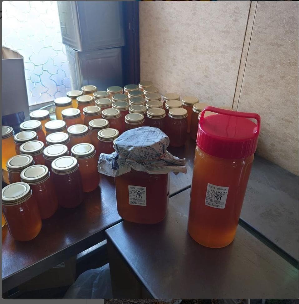 リピータ多数　プロが絞った濃厚な味わいの国産百花蜜　梅酒瓶入り　おまけ付