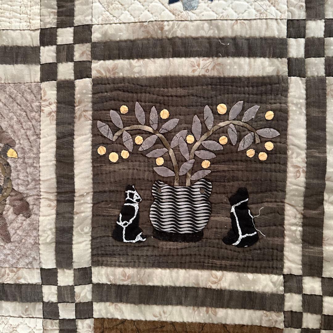 ハンドメイドパッチワークキルトのタペストリー