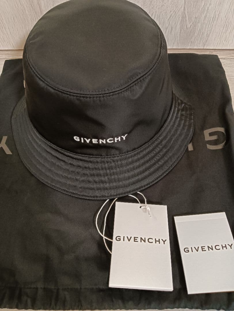 本日値下げ中　【未使用正規品】GIVENCHYバケットハット