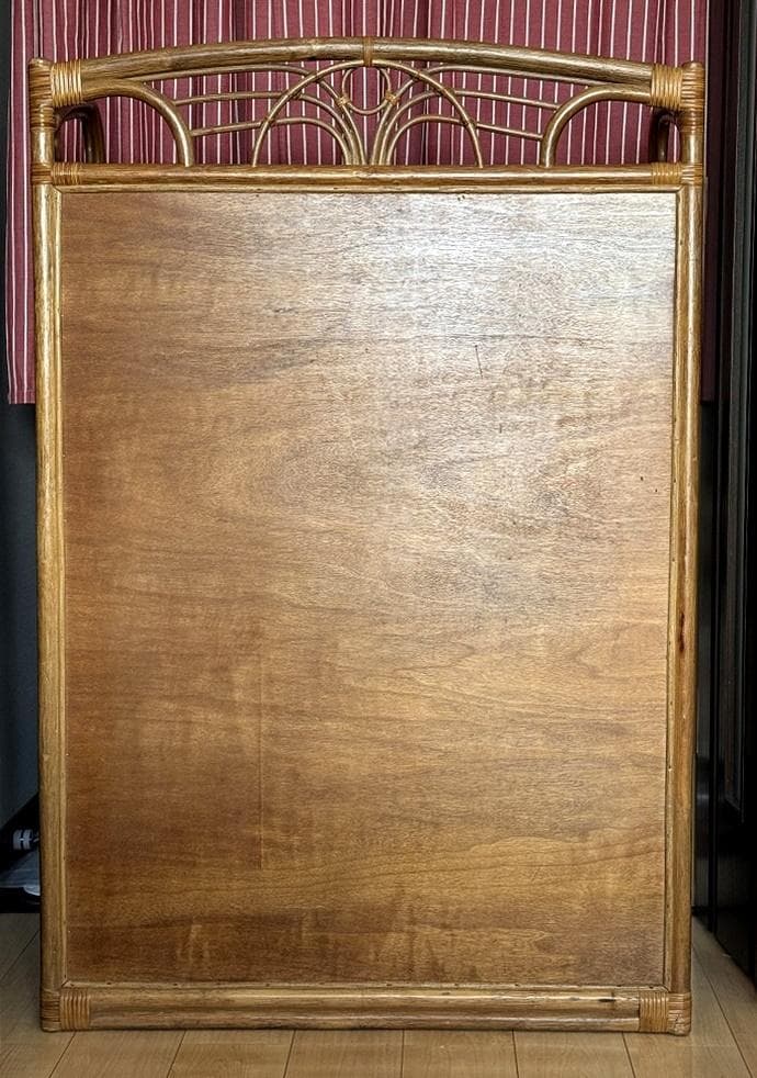 籐の箪笥 　引き出し　リモージュ陶器の取っ手　大容量　美しい箪笥です