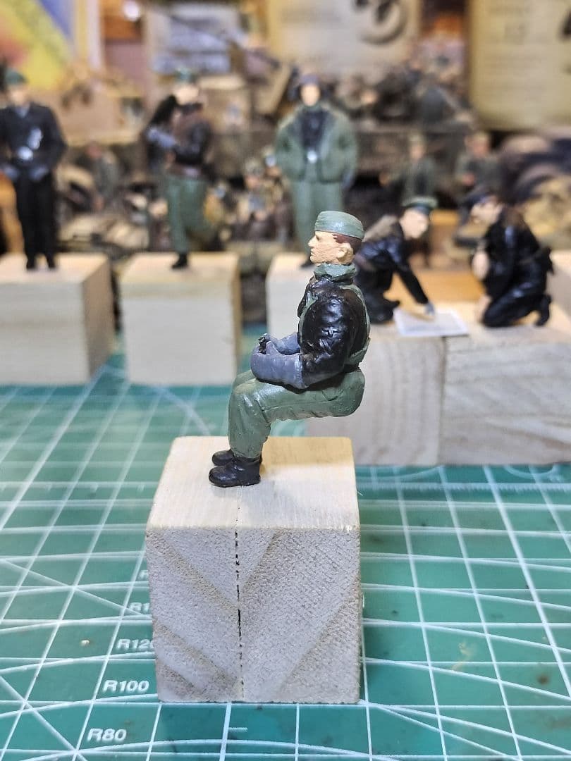 ミリタリー 1/35 ドイツ軍兵９体フィギュアセット&1/35キングタイガー