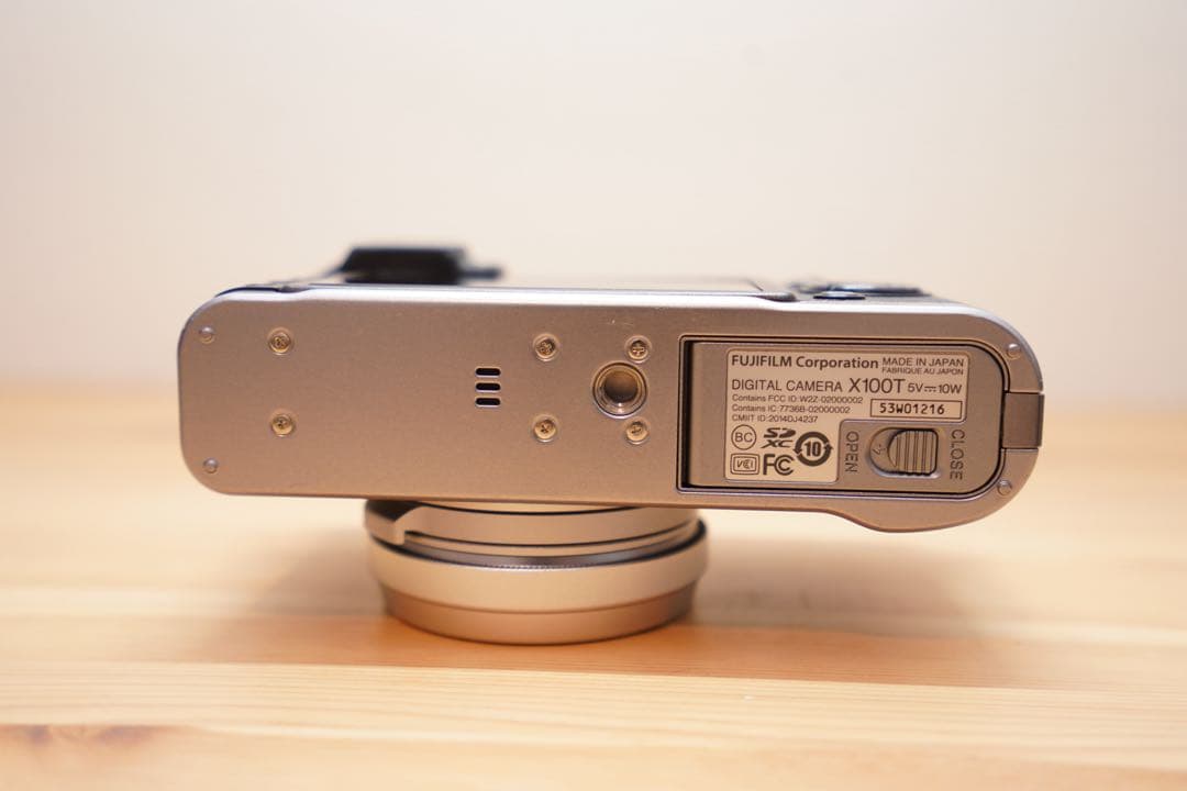 【美品】FUJIFILM X100T シルバー・フード&フィルター付｜おまけ多数