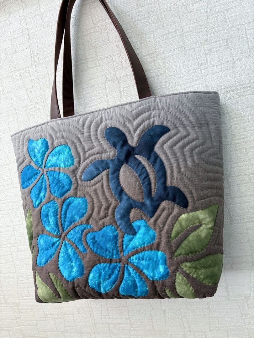 ハワイアンキルトトートバッグ　　　　　　　　プルメリア&ホヌ　ブラウン