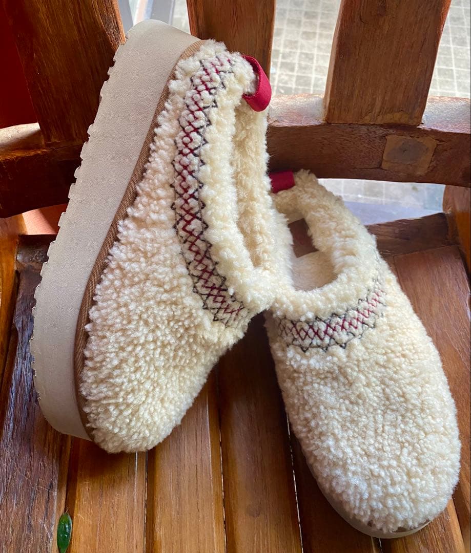 超入手困難・超美品✨26⇒～25薄手・素足✨UGG✨Tazz UGG Braid