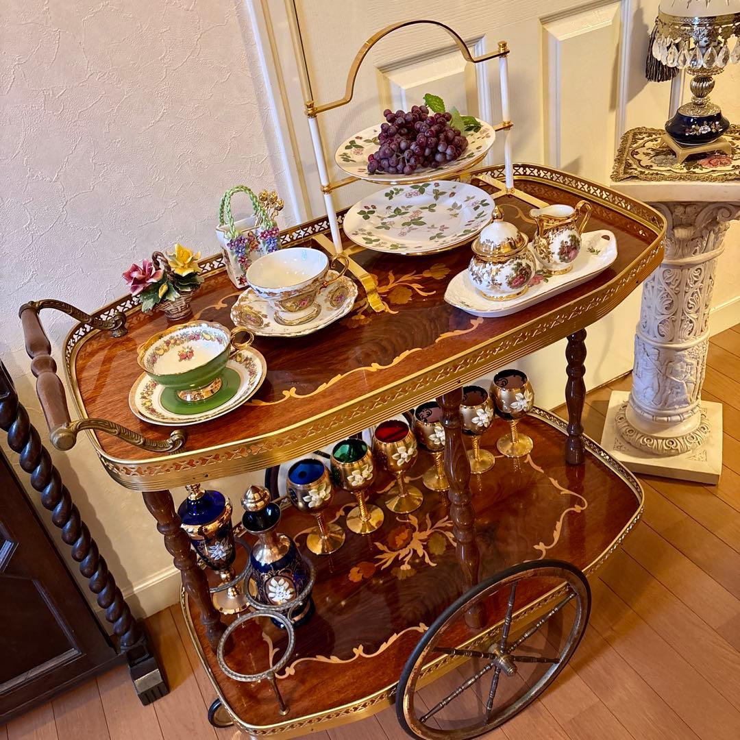 イタリア製 飾り棚 (画像3枚目ベネチアグラスと陶器 花瓶はオマケです)