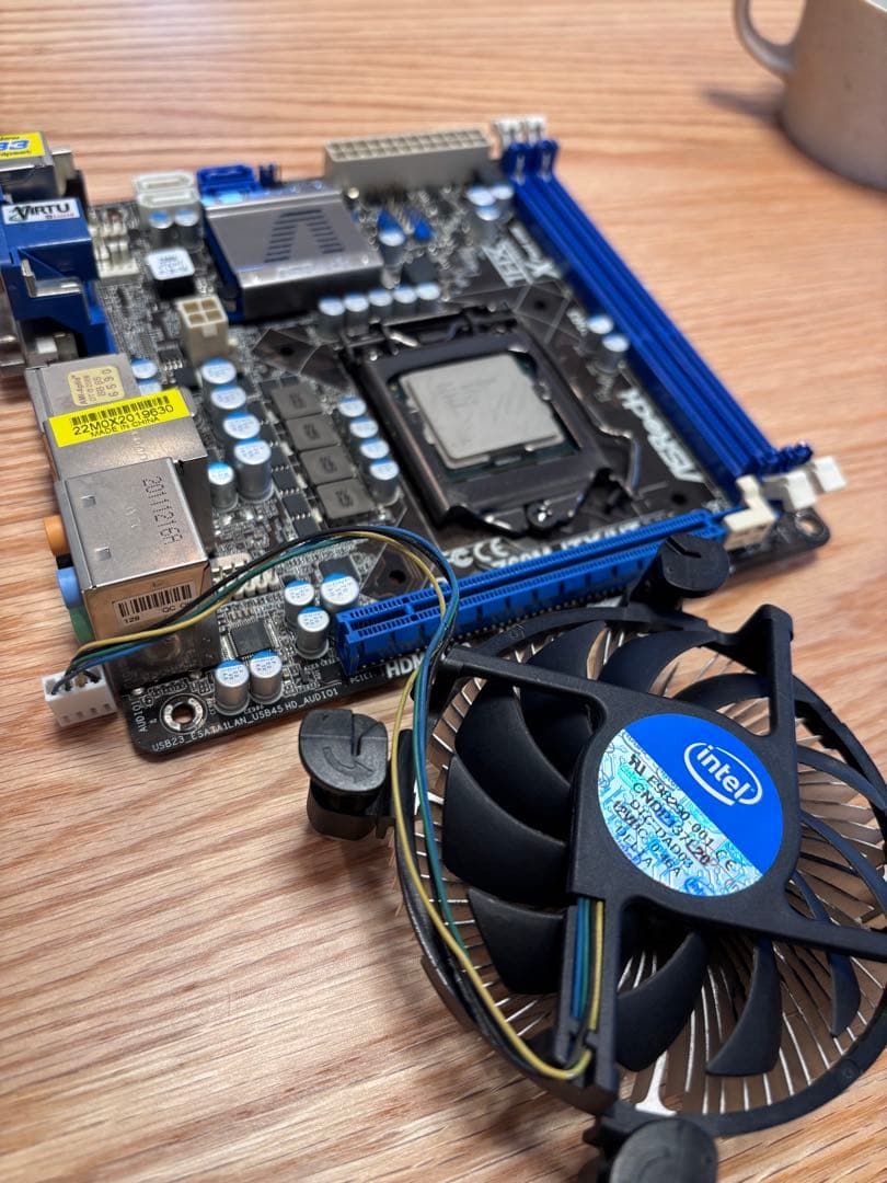 ASRock Z68M-ITX/HT + CPU i3 2120T リモコン付き