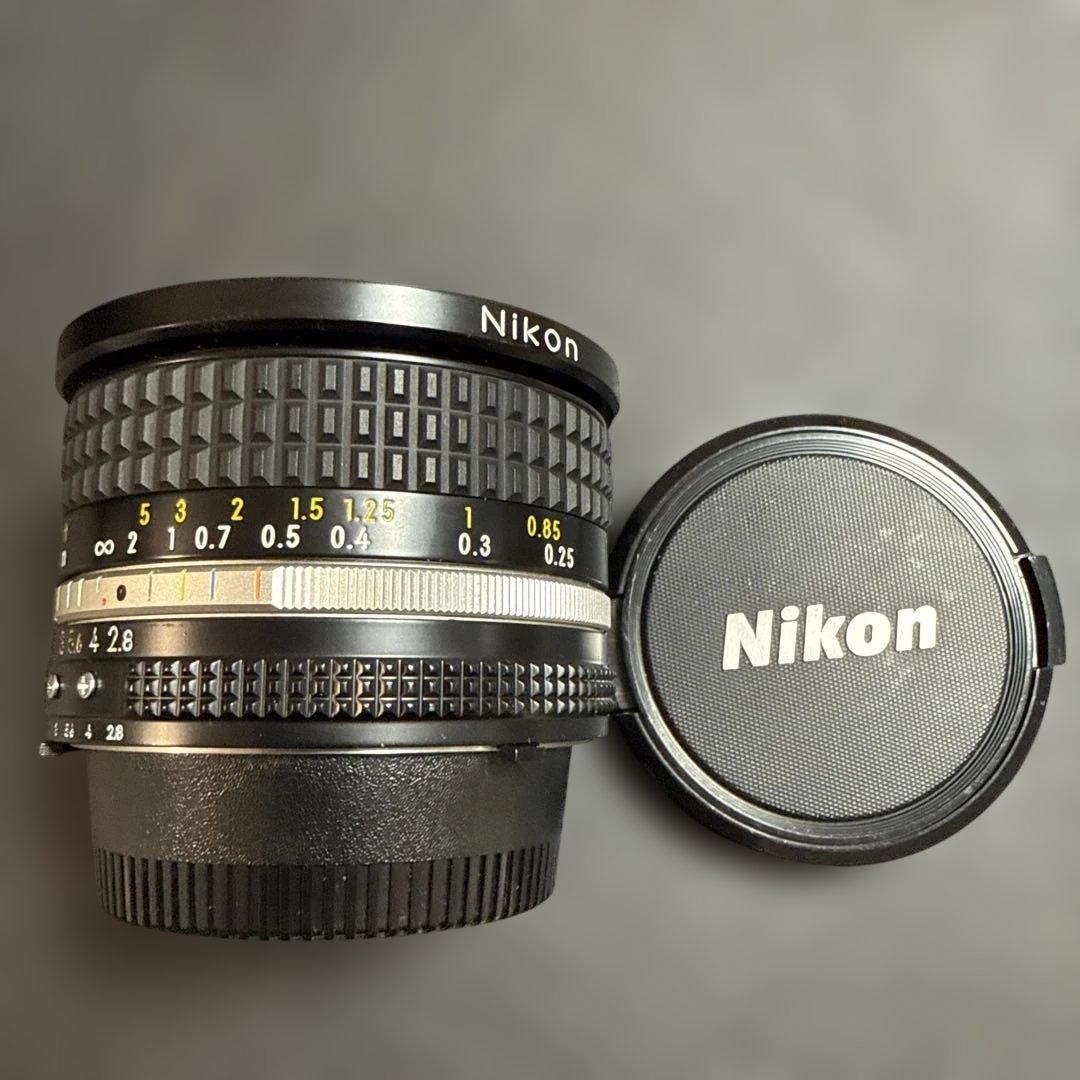 Nikon Nikkor 20mm f/2.8 レンズ