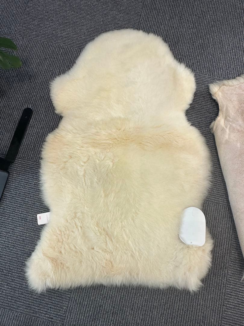 本物羊毛のラグ 約100cm x 60cm 4枚セット