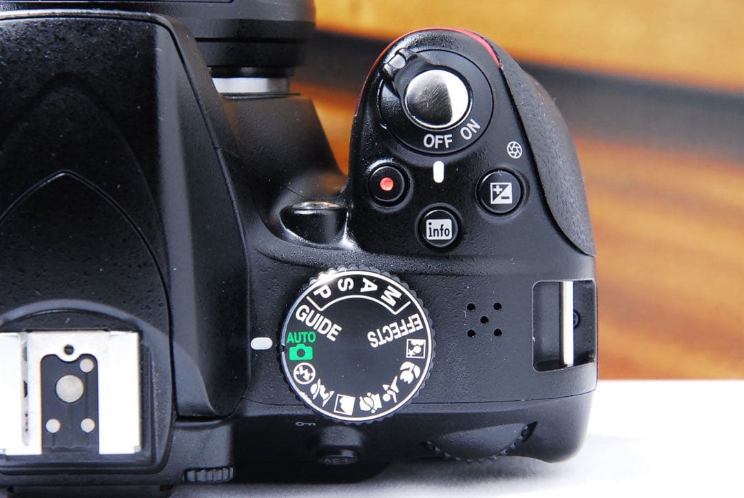 ニコン D3300 一眼レフカメラ スマホ転送 手ぶれ補正レンズ ガイドモード