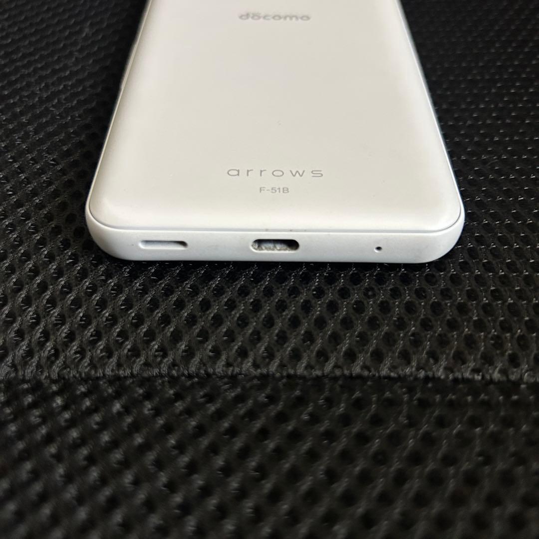 L*A様 美品 arrows we F-51B ホワイト docomo スマ