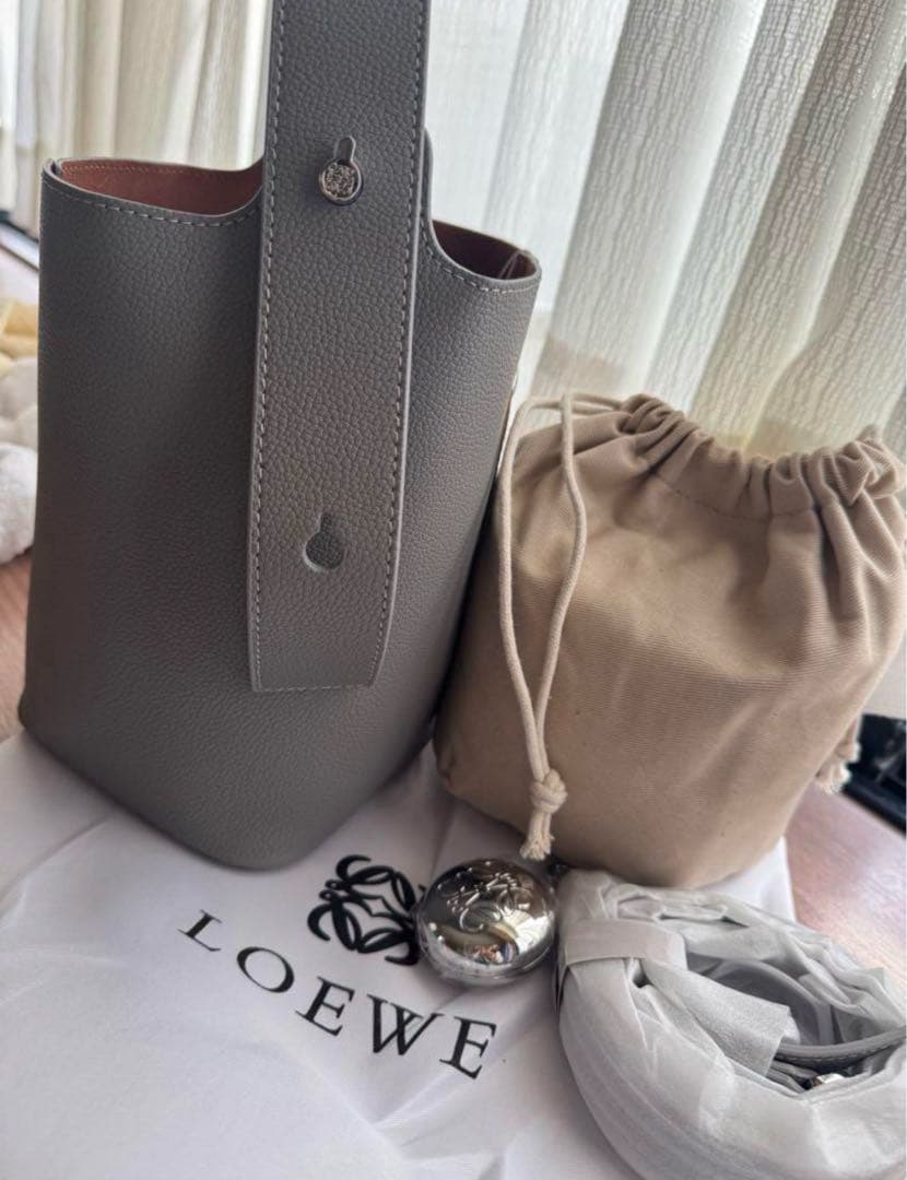 新品未使用⭐︎LOEWEペブルバケットミニショルダーハンドバッグ