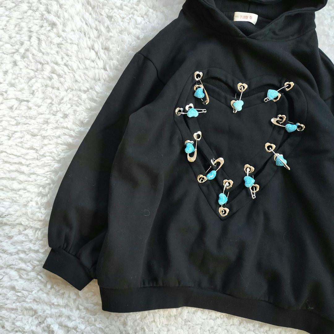 【完売品】ユェチ・チ Yueqi Qi ハートカットアウトフーディ パーカー