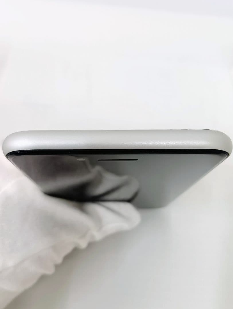 〘美品〙Apple iPhone SE　64GB　本体・充電器・イヤホン付きYK