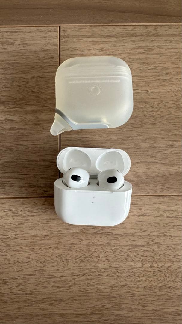 AirPods3 本体　シリコンケース付き　美品