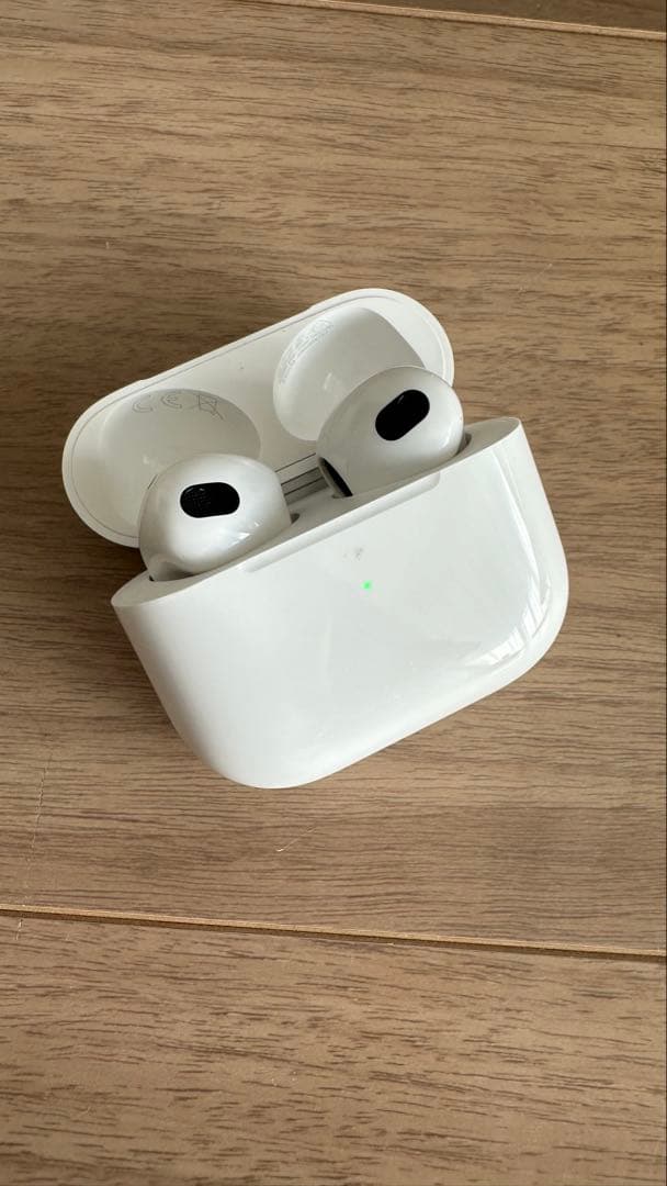 AirPods3 本体　シリコンケース付き　美品