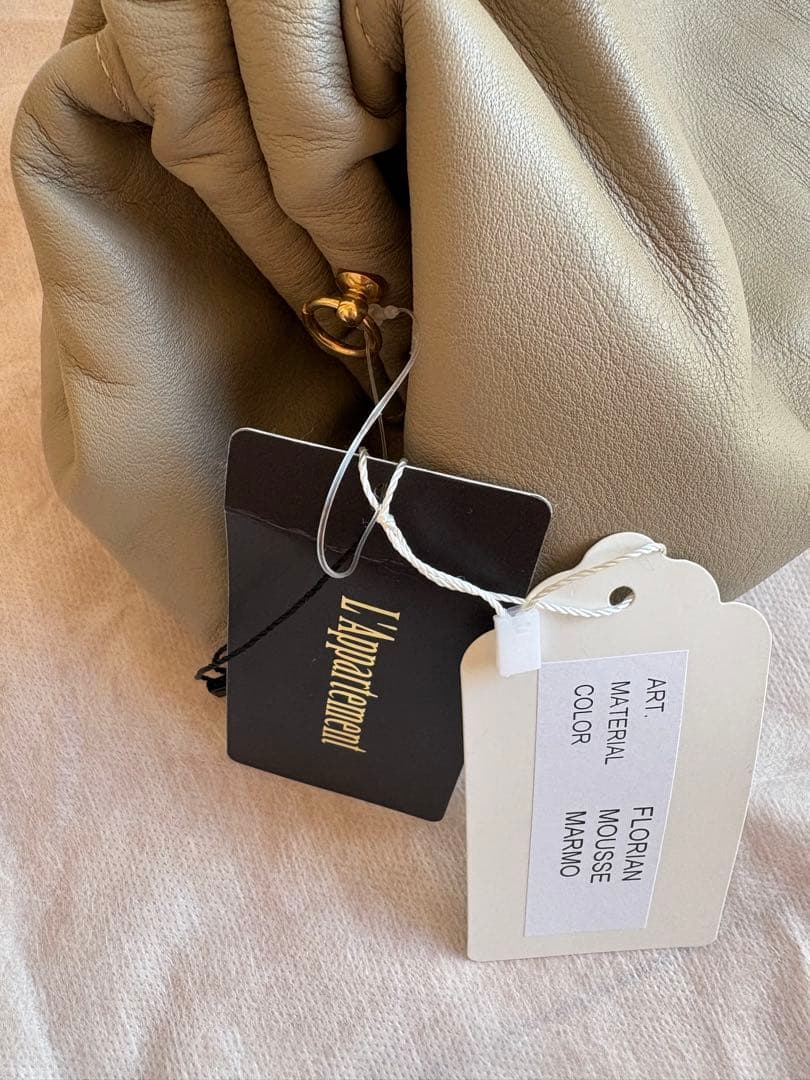 アパルトモン　BRENTELLA CLUTCH BAG