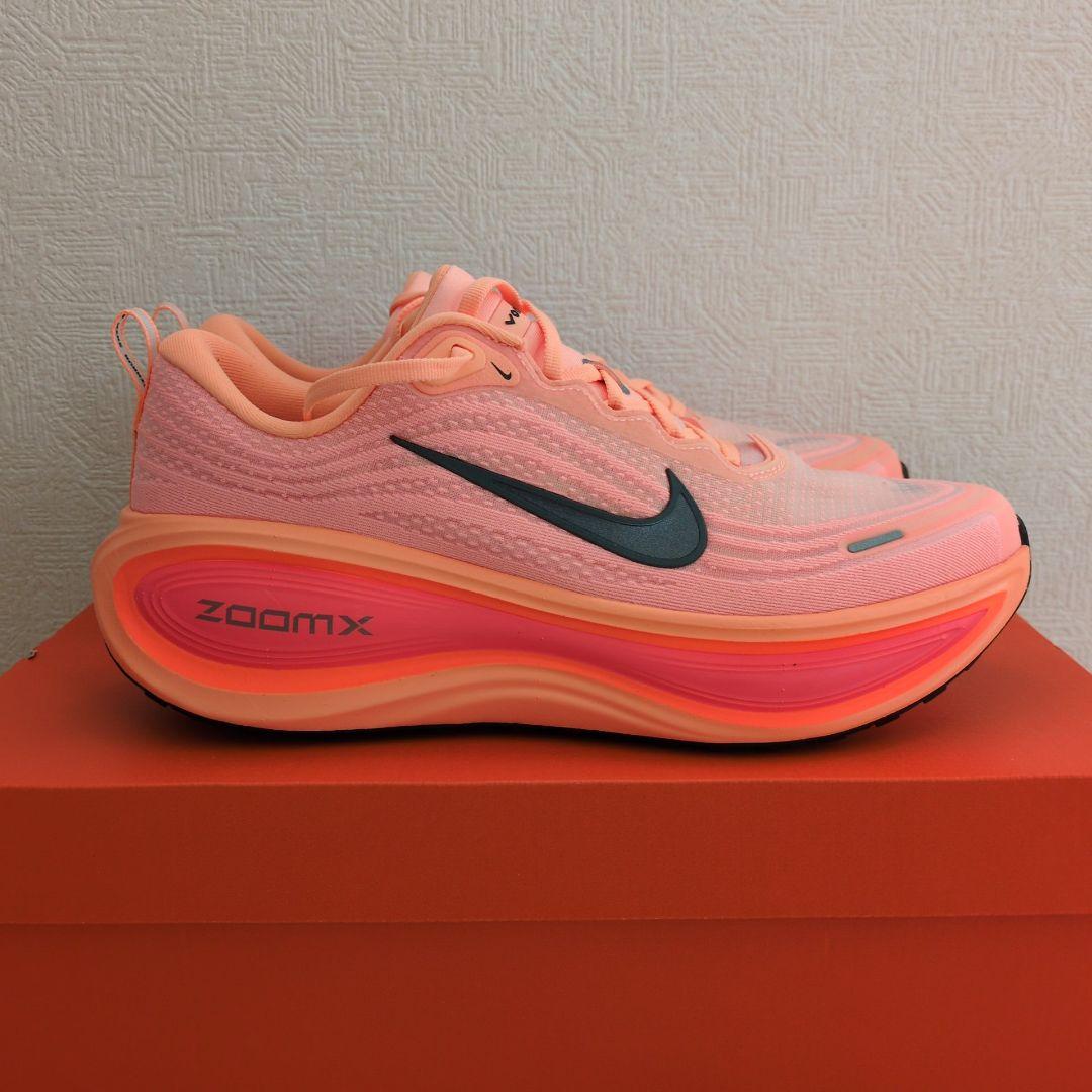 【新品未使用超人気モデル初期カラー】ナイキ ボメロプラス