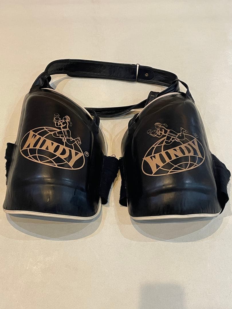 【レア】 WINDY ローキックミット 黒　2022年購入　クラシックタイプ