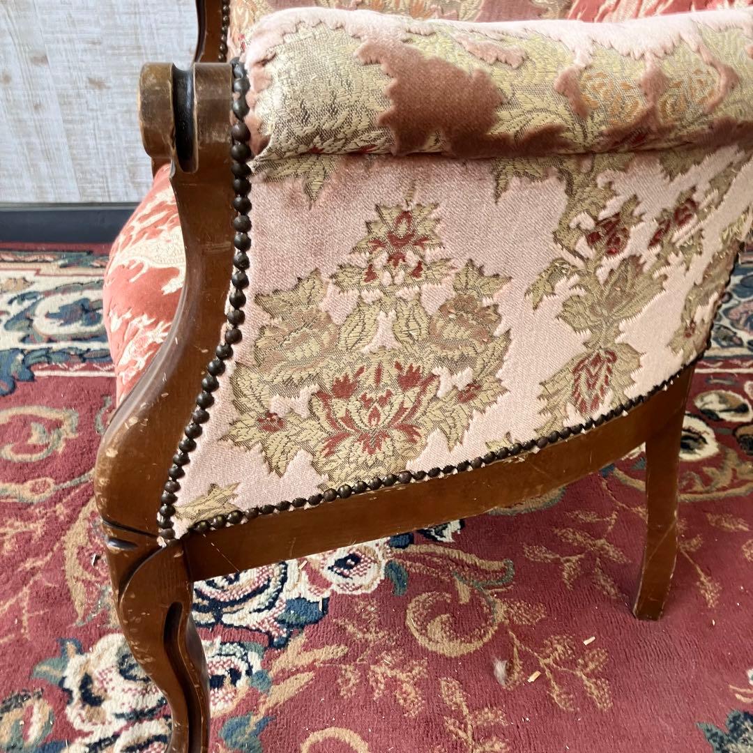 ②アンティーク ロココ様式 木製花柄アームチェア 一人掛けソファー リベット打ち