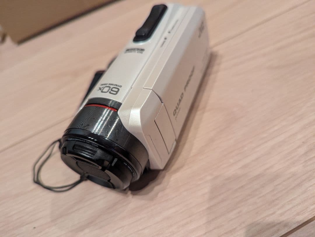 ビデオカメラ JVC Everio GZ-R400-W 防水、耐衝撃、耐低温