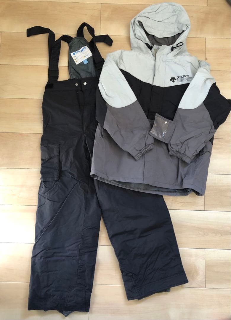 【早い者勝ち】DESCENTE スキースノボウェア 美品　3/15までの限定価格
