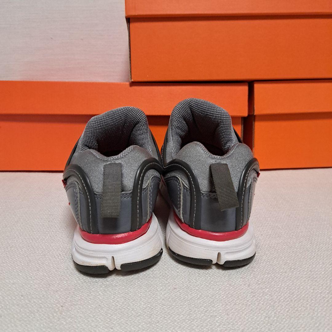 美品NIKE　ナイキダイナモフリー　２１cm　２２cm