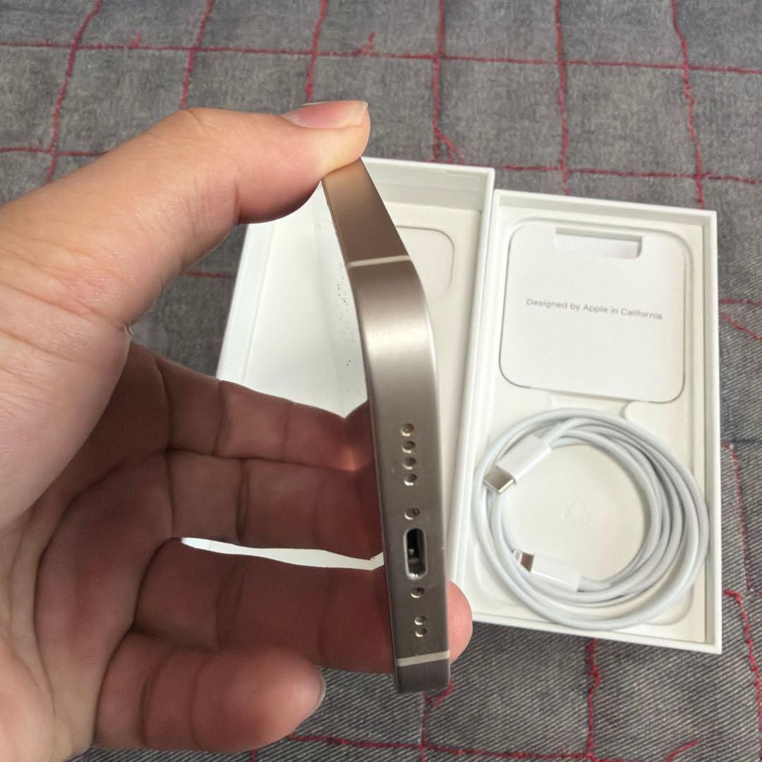 ぐっさん iPhone13mini スターライト au 初期化済み