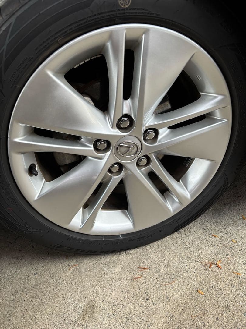 レクサスHS 純正17インチタイヤセット 発送1/25になります。