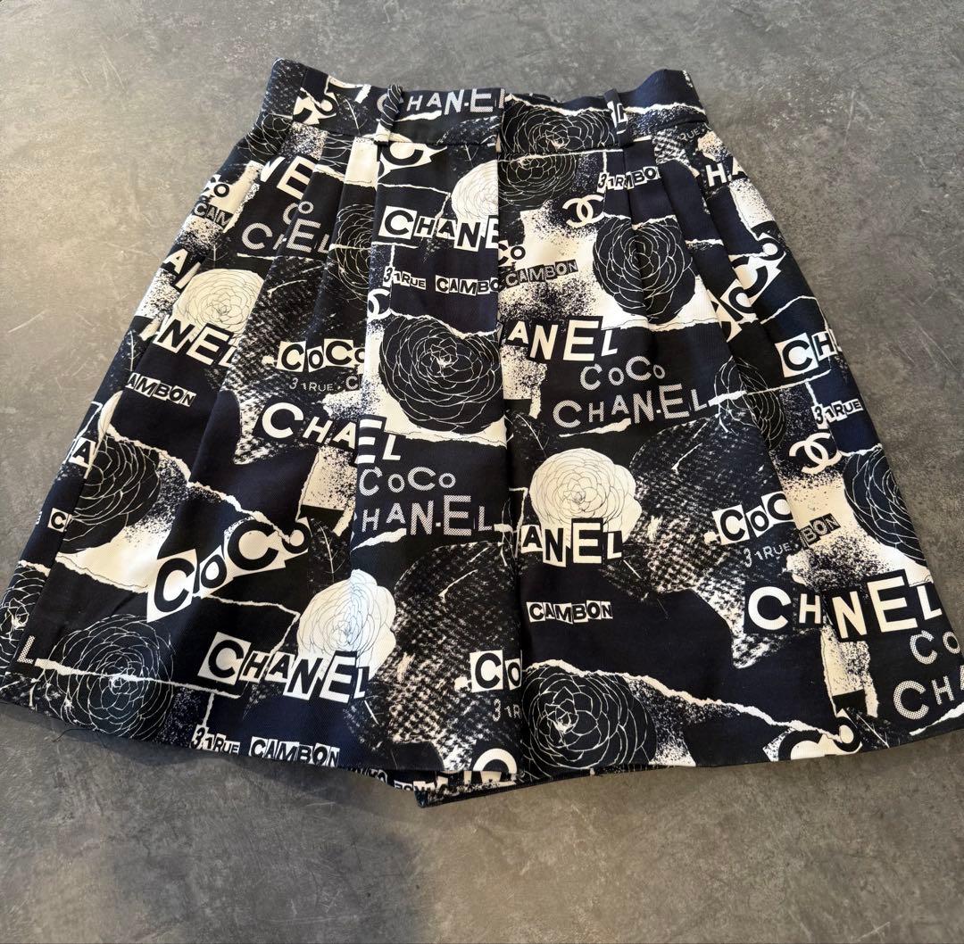 CHANELシャネル　ロゴカメリア　ココマークボタン　ハイウエストショートパンツ