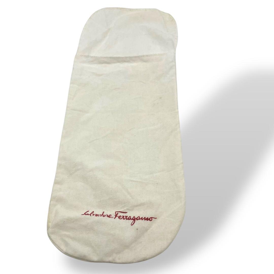 未使用級　フェラガモ パンプス　フラットシューズ　ヴァラ　レザー　黒　ブラック