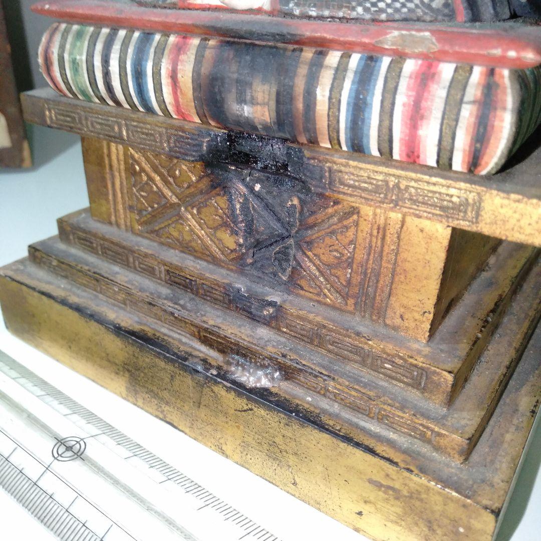 武士の置物　木製　扉付き木製箱付き １体