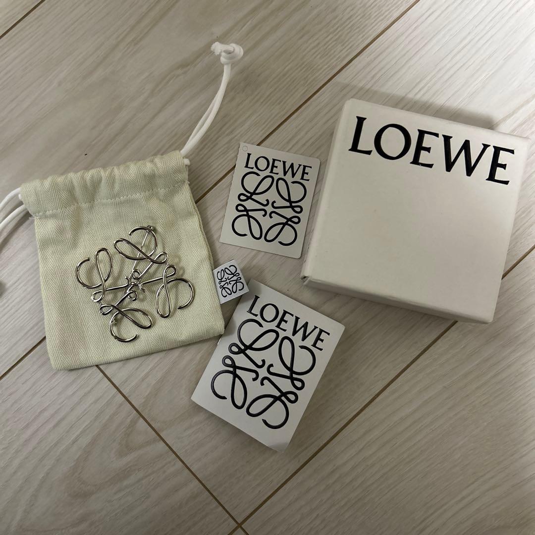 LOEWE ブローチ