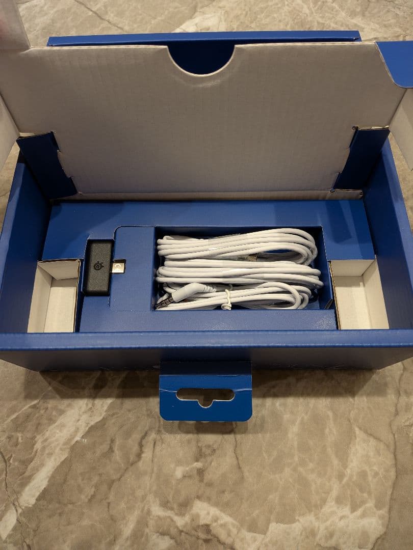 【ほぼ新品】SteelSeries Arctis Nova 7P