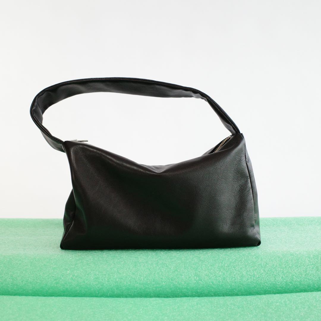 KEESE レザートートバッグ ハンドバッグ Mサイズ レディース ブラック 黒